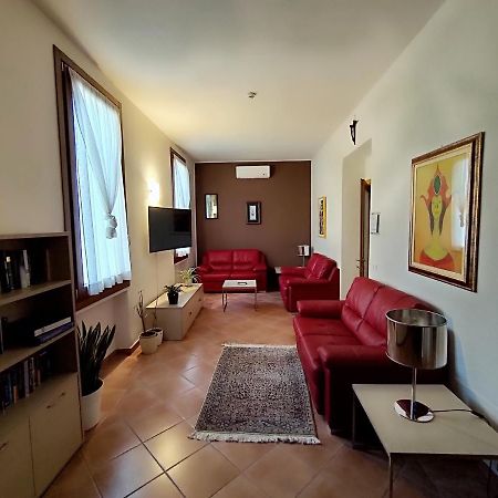 Domus San Bernardino Bed & Breakfast Verona Bagian luar foto