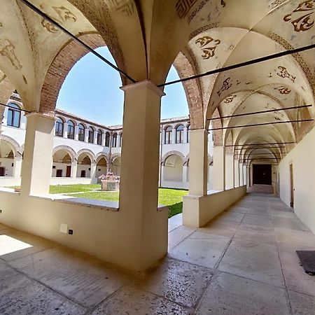 Domus San Bernardino Bed & Breakfast Verona Bagian luar foto