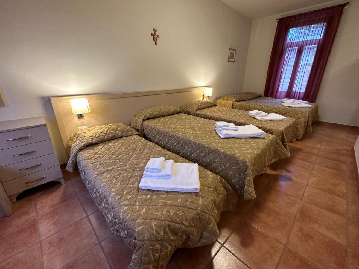 Domus San Bernardino Bed & Breakfast Verona Bagian luar foto