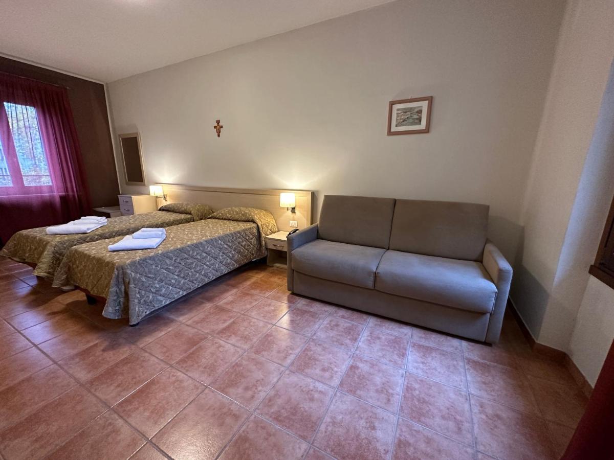 Domus San Bernardino Bed & Breakfast Verona Bagian luar foto