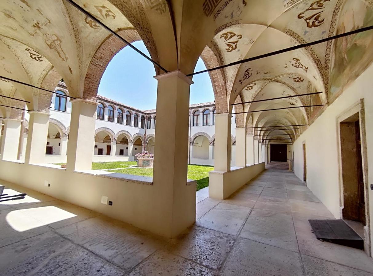 Domus San Bernardino Bed & Breakfast Verona Bagian luar foto