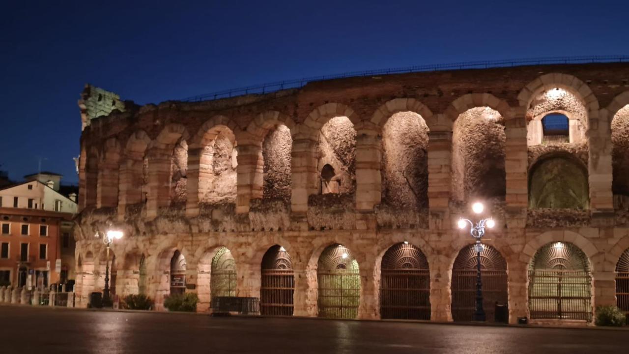 Domus San Bernardino Bed & Breakfast Verona Bagian luar foto