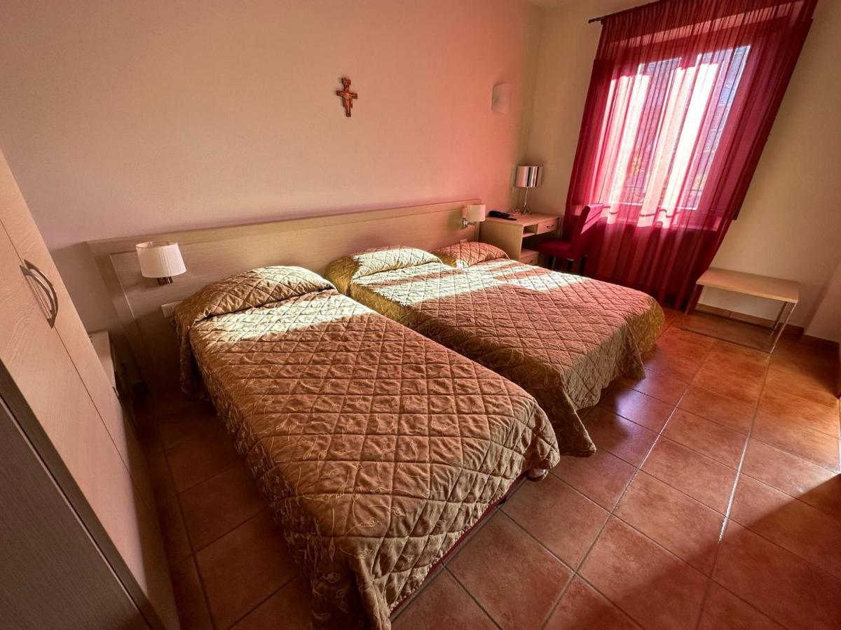 Domus San Bernardino Bed & Breakfast Verona Bagian luar foto