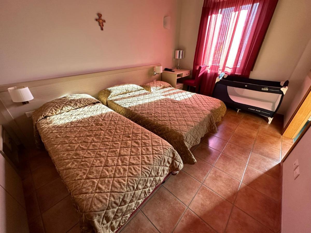 Domus San Bernardino Bed & Breakfast Verona Bagian luar foto